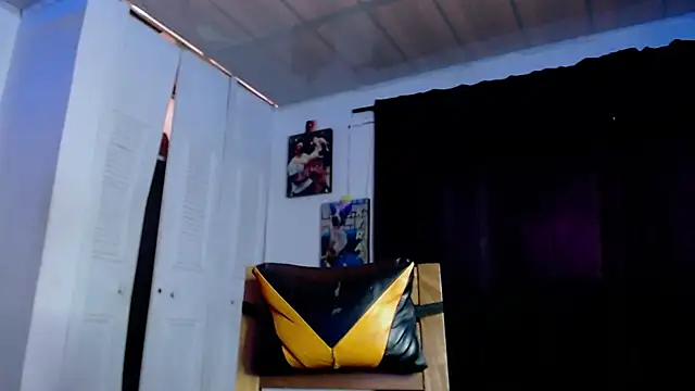 Adam_Hudsond webcam