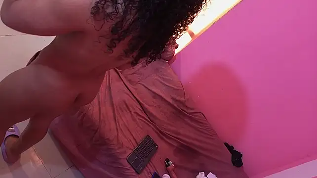 lunagudis live cam on StripChat