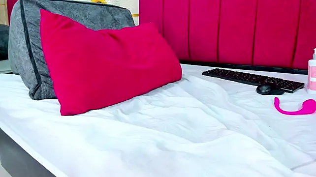 Violett_Evanz1 live cam on StripChat