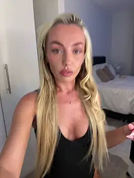 Livsaphire live cam on StripChat