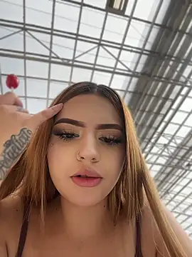 ChloeCollins__ live cam on StripChat