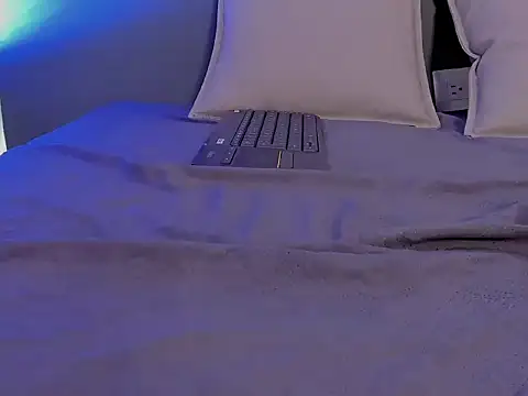 AriaLuxx live cam on StripChat