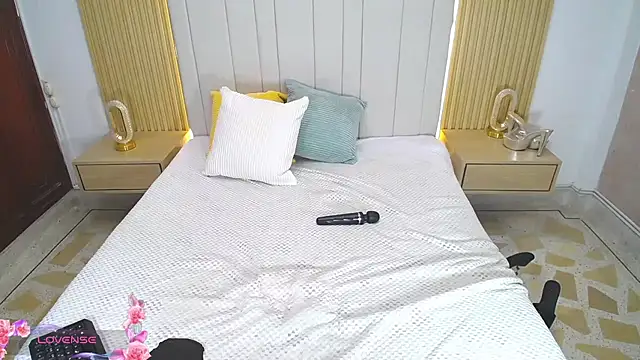 WildScarlet webcam