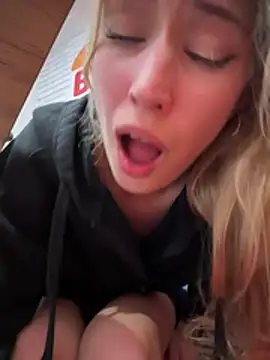 blonde_exe webcam