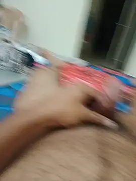 Aloneisbest webcam