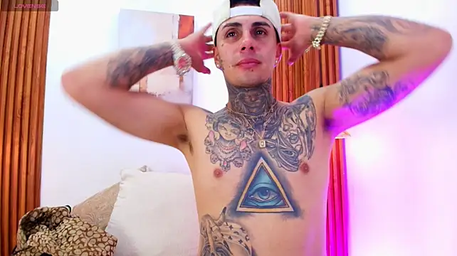 Liam_Ink live cam on StripChat
