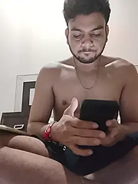 Realcumshow webcam
