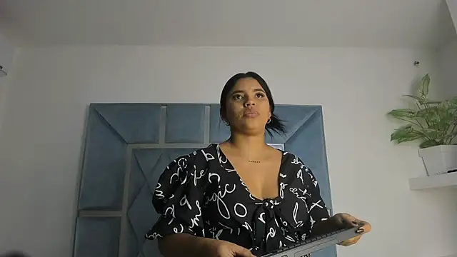 Lucy_asm webcam