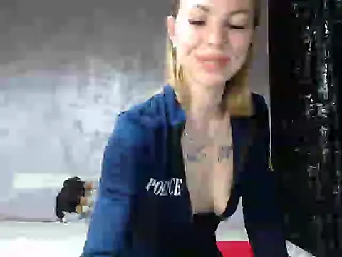 myhaa18 live cam on StripChat