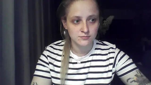 LeaWetGirl webcam