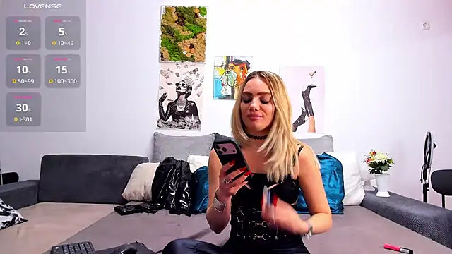 FindomGoddess1 live cam on StripChat
