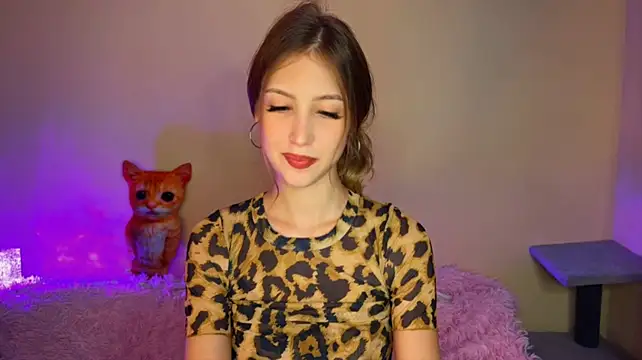 Leiakiss live cam model