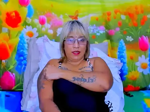 indianroxy webcam