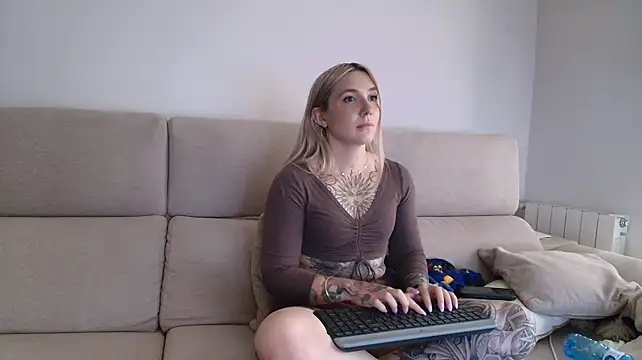 tattoobbgirl webcam