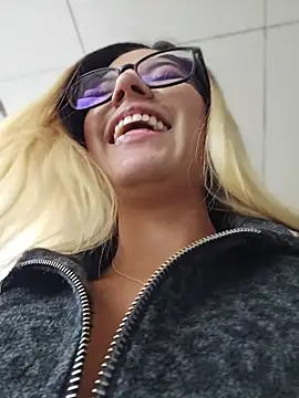 Pretty_roxxyy webcam