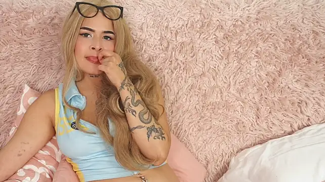 MadelineShine webcam
