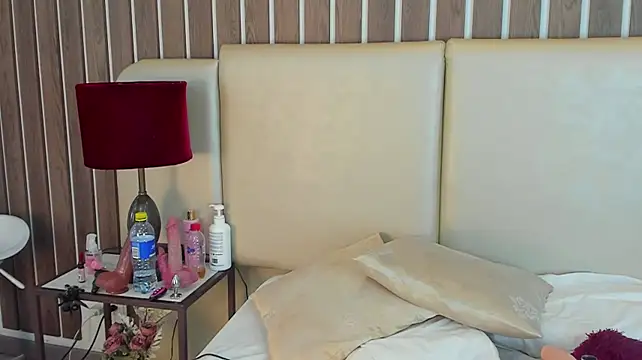 naomi_sinner webcam