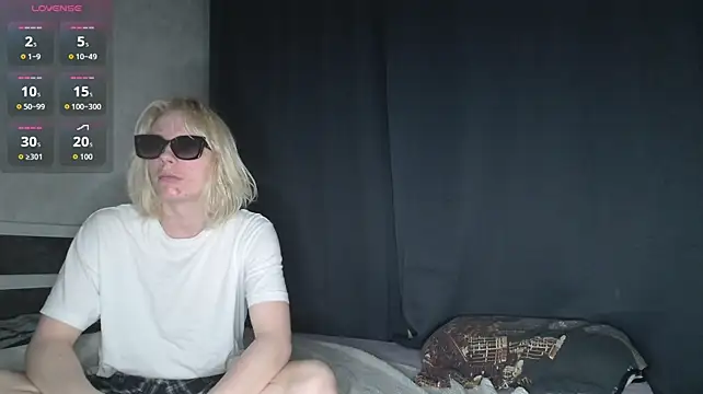 ScallyMilana_ webcam