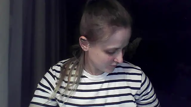 LeaWetGirl live cam on StripChat