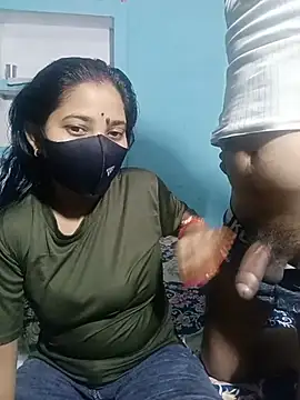 RoyalDesiCouple webcam