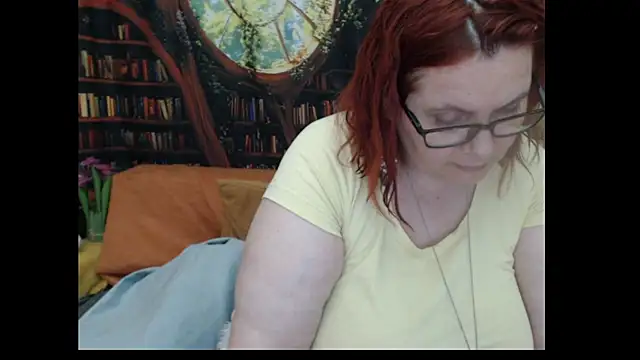 PlayfullMature webcam
