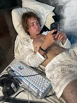 AngelLatinBoy live cam on StripChat