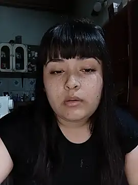Luu_19 live cam on StripChat