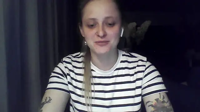 LeaWetGirl webcam