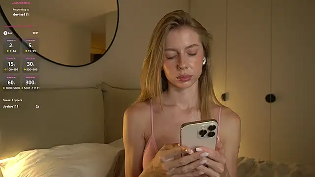 mon_amiii (F young) - Naked show