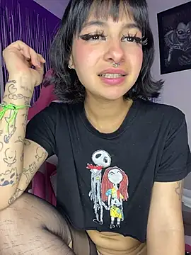 Larah_bell_uwu webcam