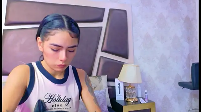 NicoleEsposito live cam on StripChat