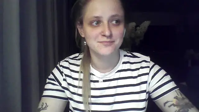 LeaWetGirl live webcam