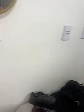 Yourman22cm live cam on StripChat