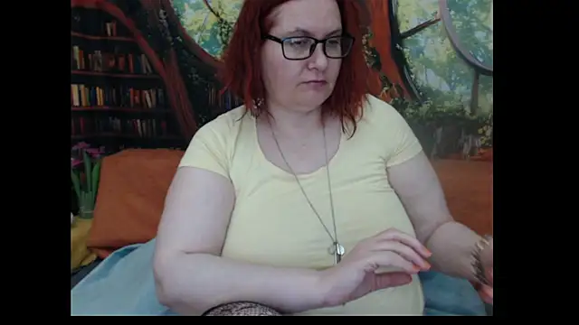 PlayfullMature webcam