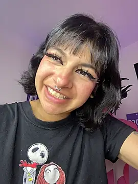 Larah_bell_uwu webcam