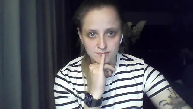 LeaWetGirl live cam on StripChat