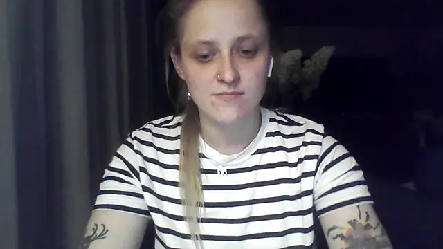 LeaWetGirl webcam