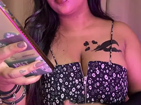 Its_cherry_magic webcam