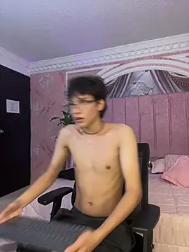 max_hunter1 (M twink) - ass in four more spanking