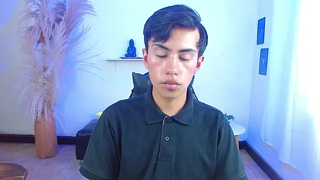 angelocum18 live cam on StripChat