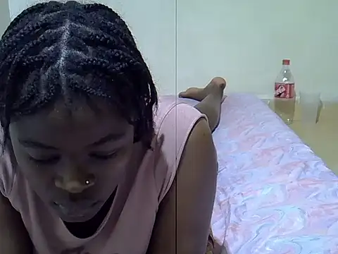 PRETTY-SHANNIA webcam