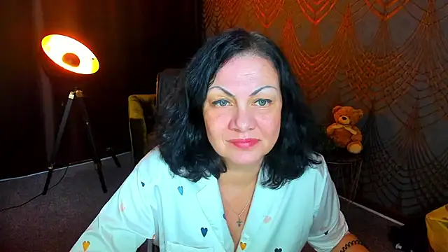 IrissMoon live cam on StripChat