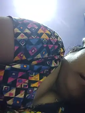 yamini1431 live cam on StripChat