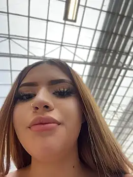 ChloeCollins__ live cam on StripChat