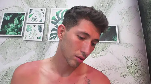 Valentiino69 webcam