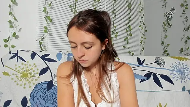 Lala_fluffy live cam on StripChat