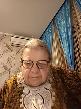 MartaMia68 shaved cam girl