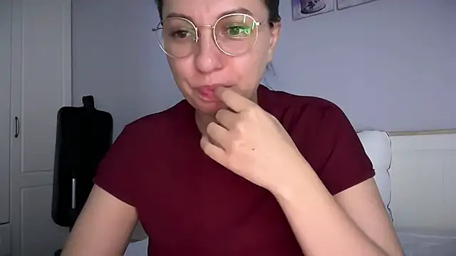 KamilaXHot interactive webcam chat