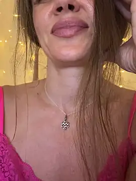 LucieMack live cam on StripChat