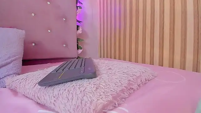lovely__kiss__ webcam